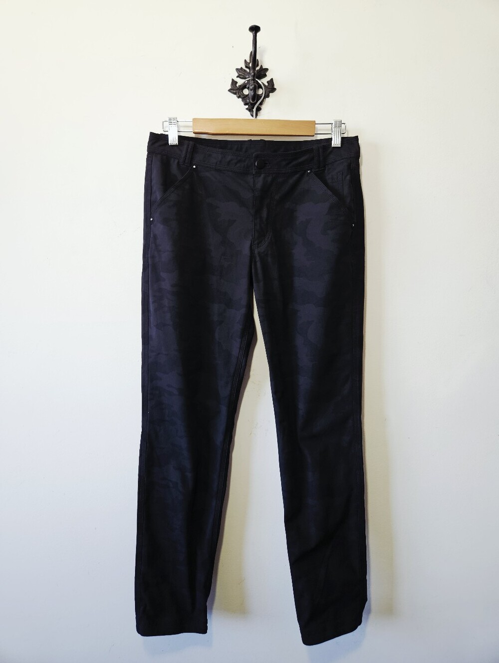 Lululemon Day Trip Boyfriend Pant Size 6 Camo EUC